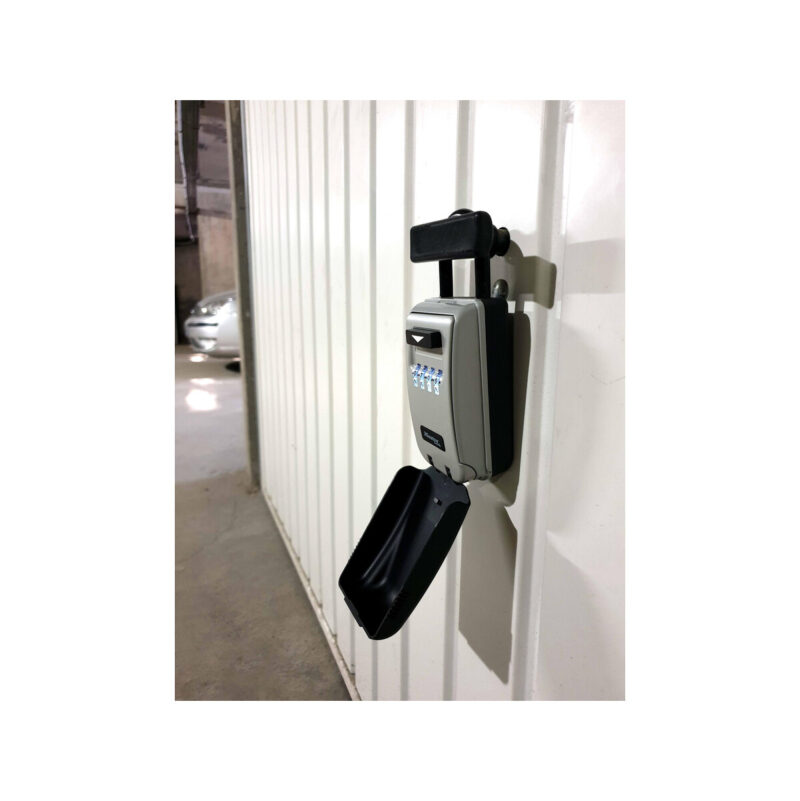 Skrytka na klucze z możliwością zawieszenia i szyfrem podświetlona Master Lock 5424EURD